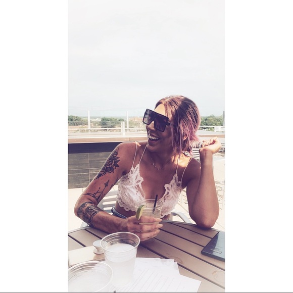 Meet your Posher, Nicole - Picture 5 of 6